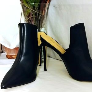 Shoedazzle "Prisha" Mules